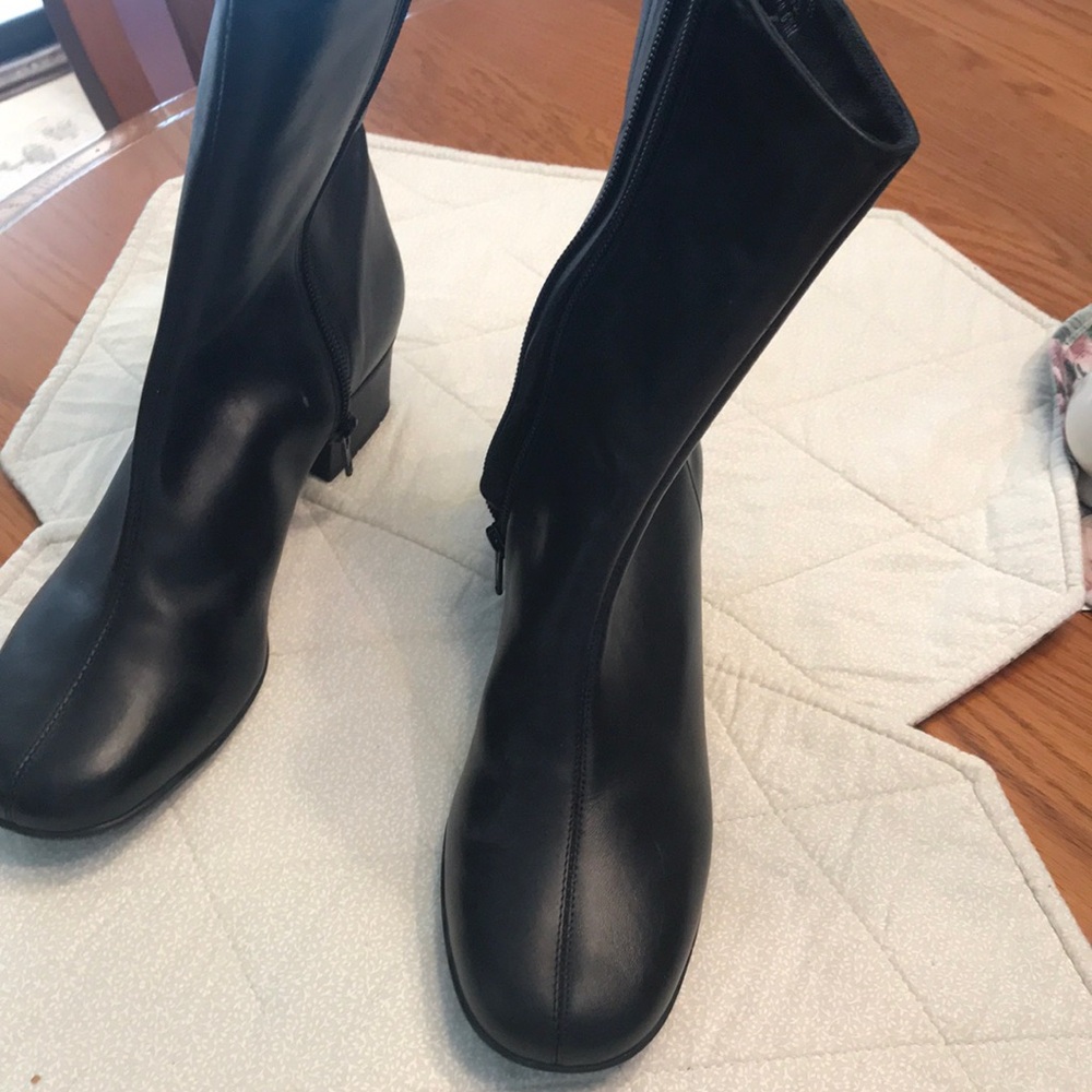 EliteStyle Black Mid-Calf Zip Heeled Boots